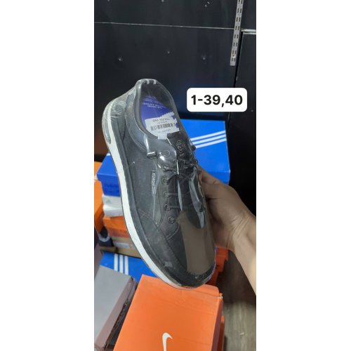 Giày Thể Thao Đen