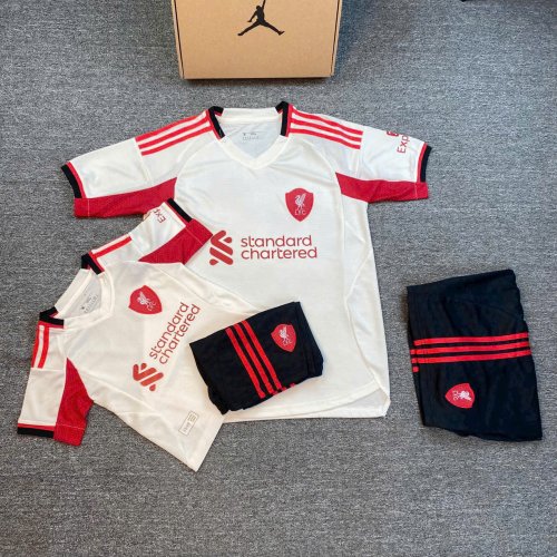 Áo Bóng Đá Liverpool Sân Khách 25/26 Trắng Sữa